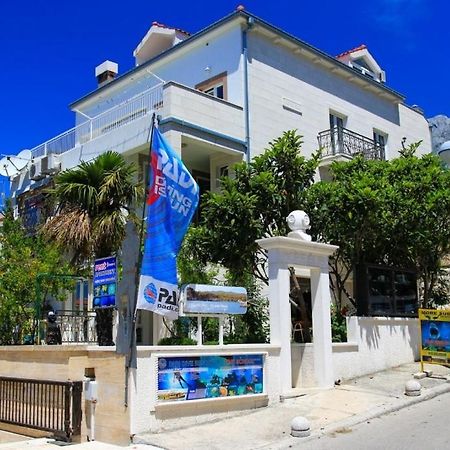 Apartments By The Sea Makarska - 15200 Bagian luar foto