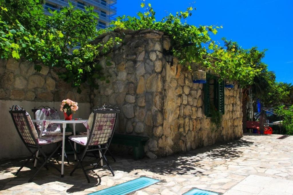 Apartments By The Sea Makarska - 15200 Bagian luar foto