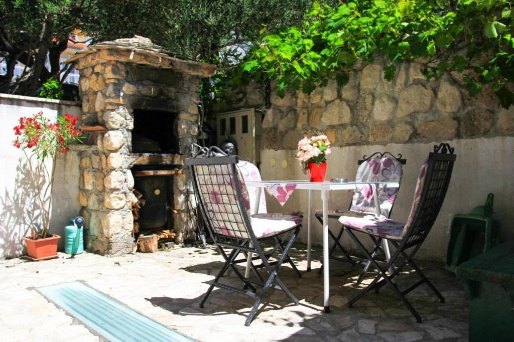 Apartments By The Sea Makarska - 15200 Bagian luar foto