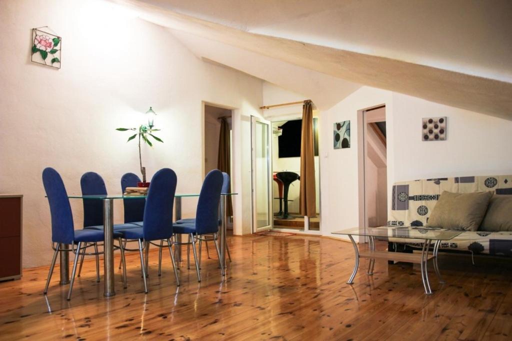 Apartments By The Sea Makarska - 15200 Bagian luar foto