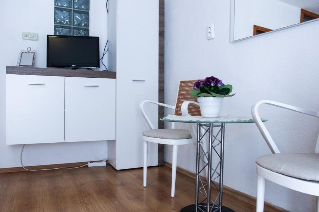 Apartments By The Sea Makarska - 15200 Bagian luar foto