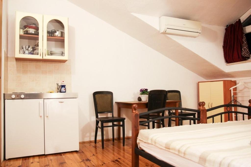 Apartments By The Sea Makarska - 15200 Bagian luar foto