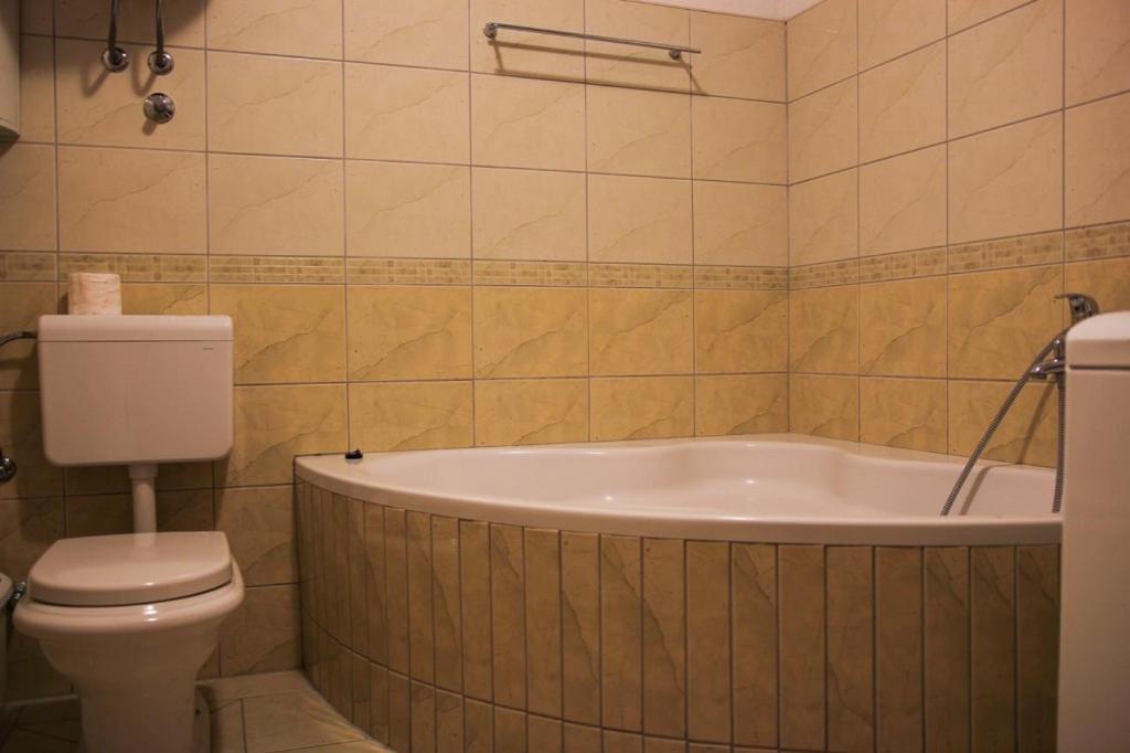 Apartments By The Sea Makarska - 15200 Bagian luar foto