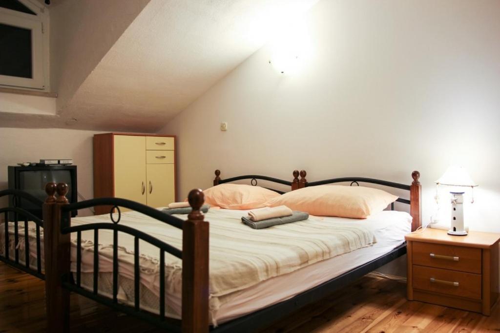 Apartments By The Sea Makarska - 15200 Bagian luar foto