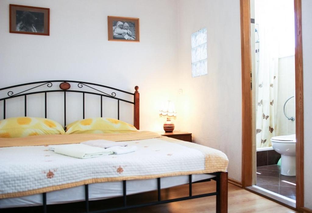 Apartments By The Sea Makarska - 15200 Bagian luar foto